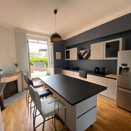 Apartamento De Caractere Climatise Avec Terrasse Avenue Foch